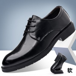 Men's business formal leather shoes, new genuine leather casual shoes, breathable, soft-soled, soft-surface British wedding shoes.