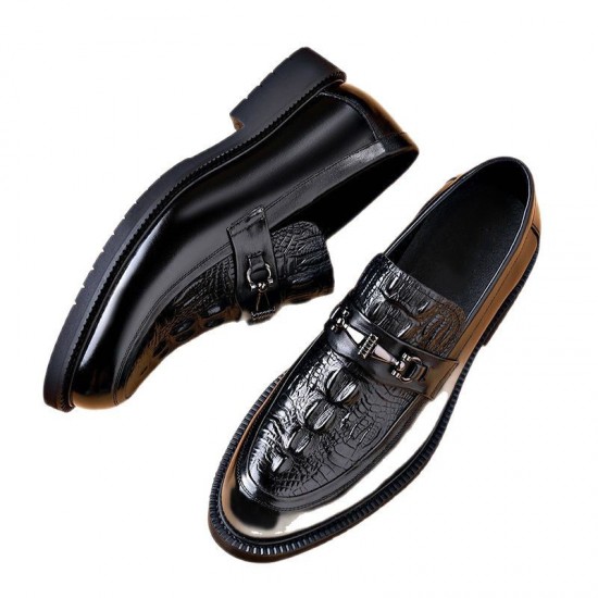 2025 Spring new men's leather shoes, genuine leather business formal thick-soled casual shoes, slip-on driving loafers.
