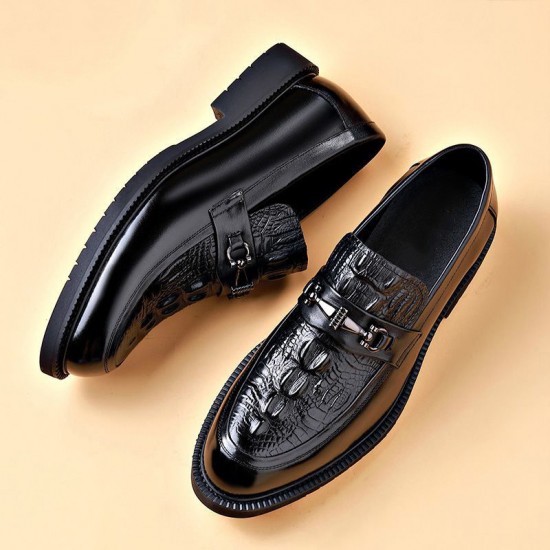 2025 Spring new men's leather shoes, genuine leather business formal thick-soled casual shoes, slip-on driving loafers.